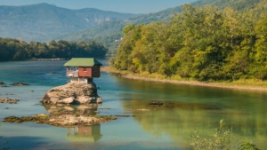 kuca-na-drini